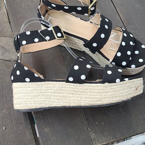 NWOT Platform sandals - Picture 4 of 5